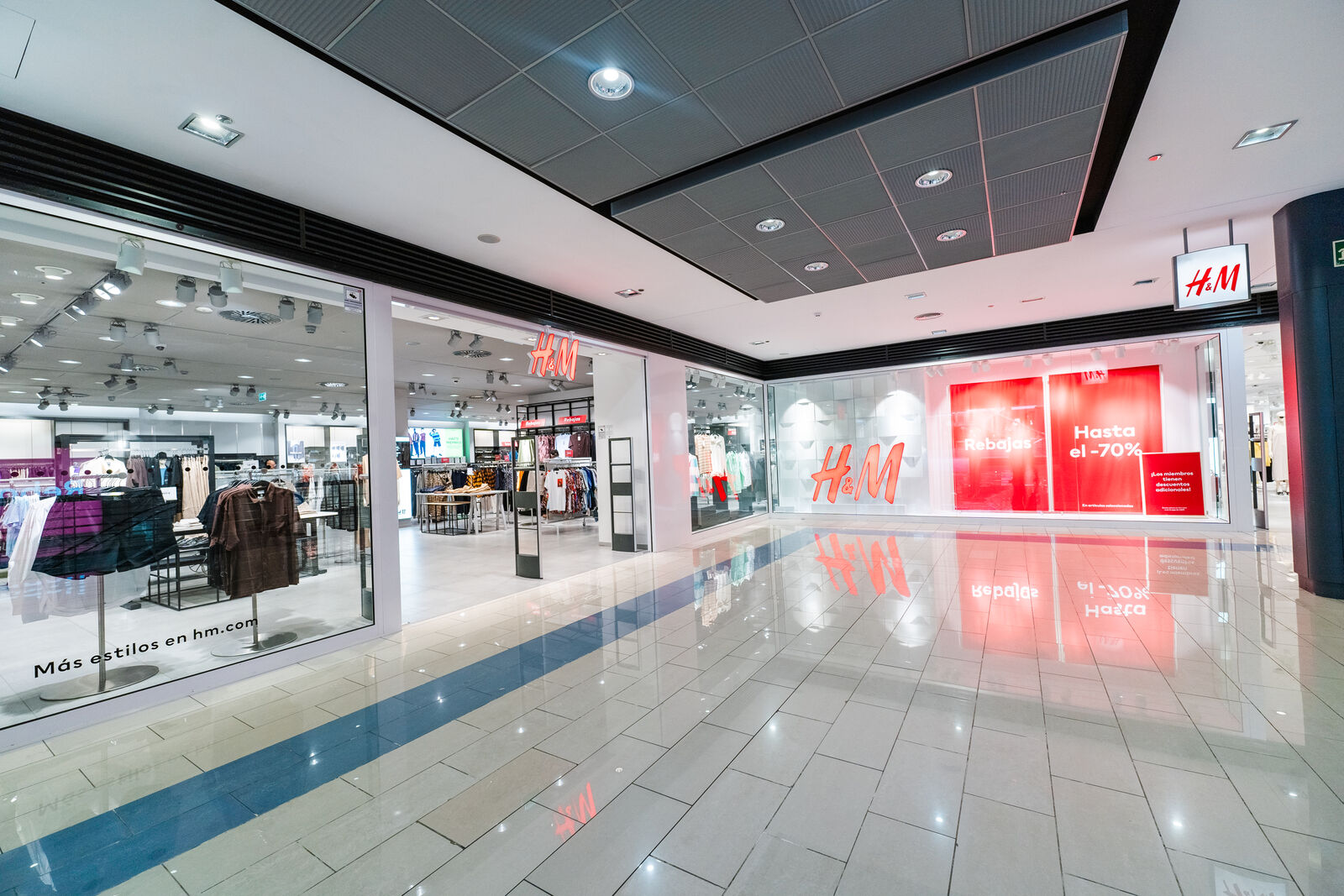 H&M store front